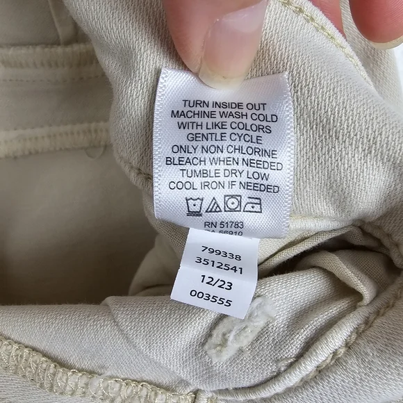 Maurices Tan Twill Pleated Shorts NWT - Picture 2 of 11